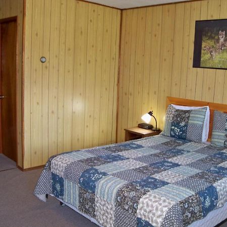 Stardust Motel Haines Junction Bagian luar foto