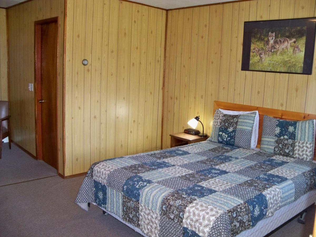 Stardust Motel Haines Junction Bagian luar foto