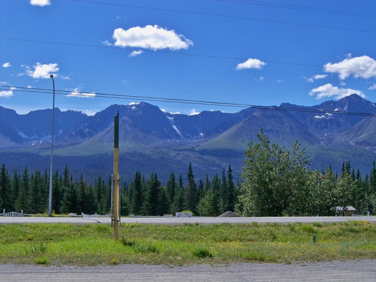 Stardust Motel Haines Junction Bagian luar foto